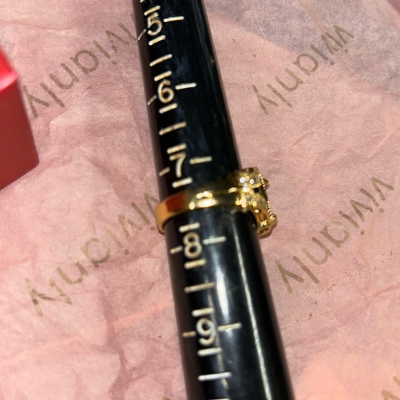 Luxurious 18k Gold Plating ring
Sparkling Diamondeau® - Simulated Diamond - Picture 3 of 6